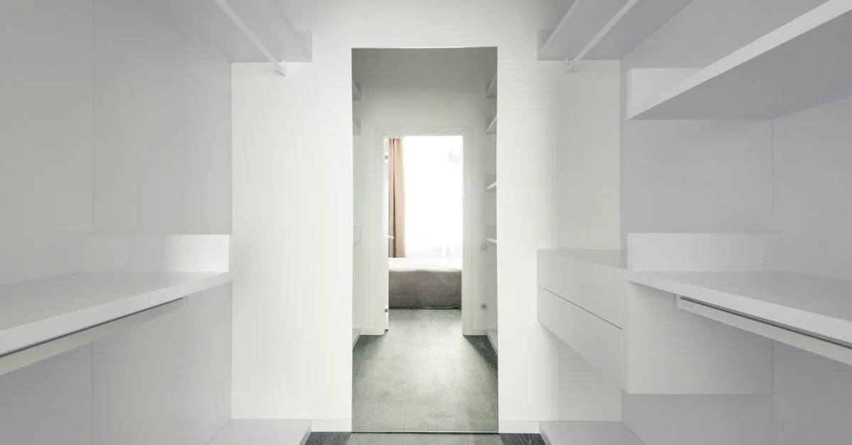 découvrez des solutions de rangement minimalistes alliant simplicité et fonctionnalité pour optimiser votre espace avec élégance.